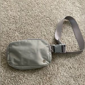 Everywhere Belt Bag 1L - Gray